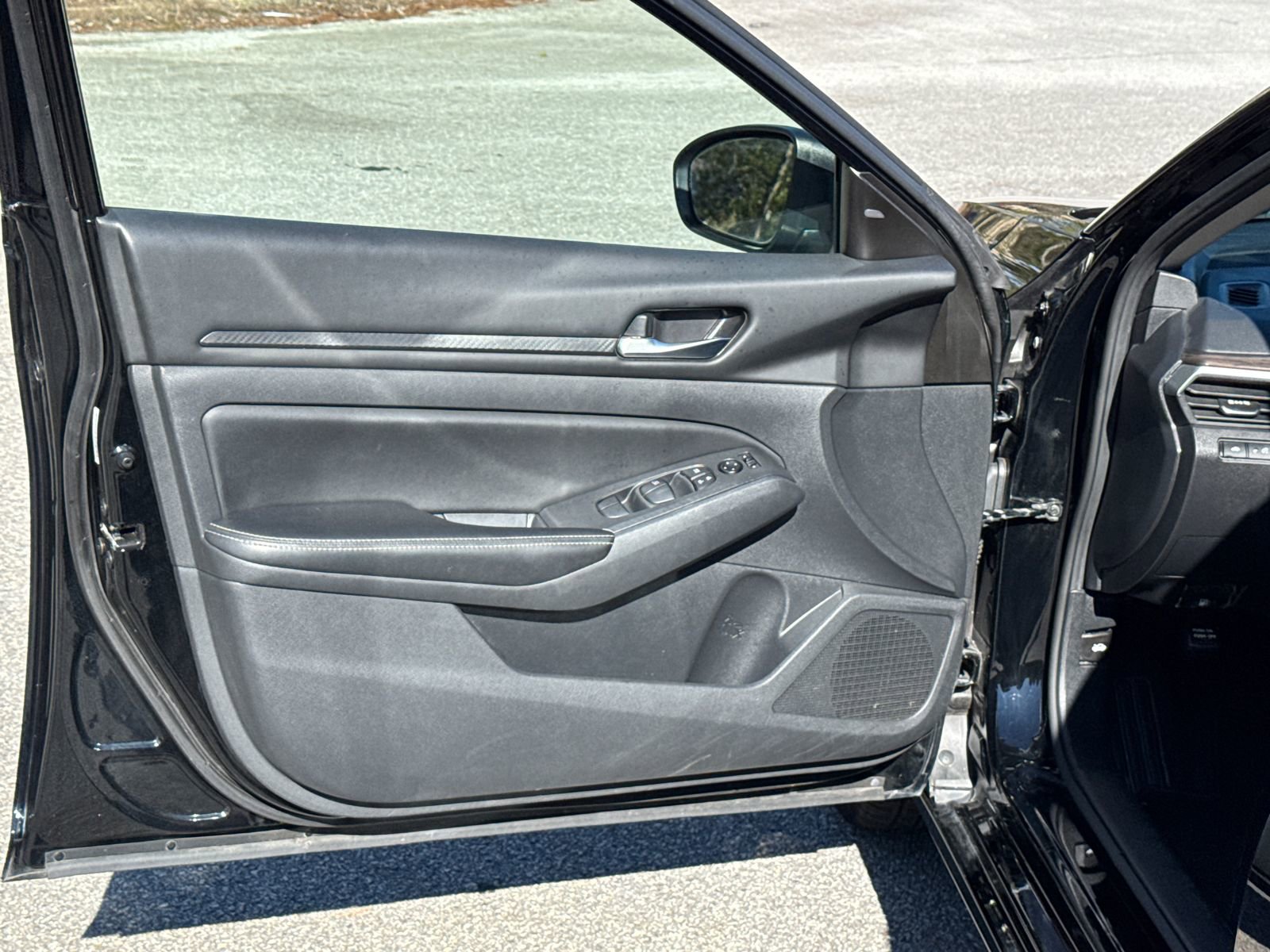 Used 2024 Nissan Altima 2.5 SV image 10