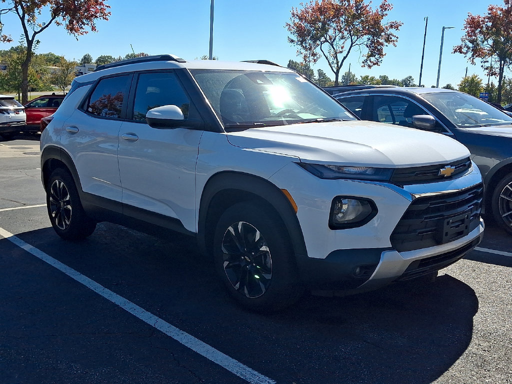 Used 2023 Chevrolet TrailBlazer LT w/ Convenience Package FWD image 2