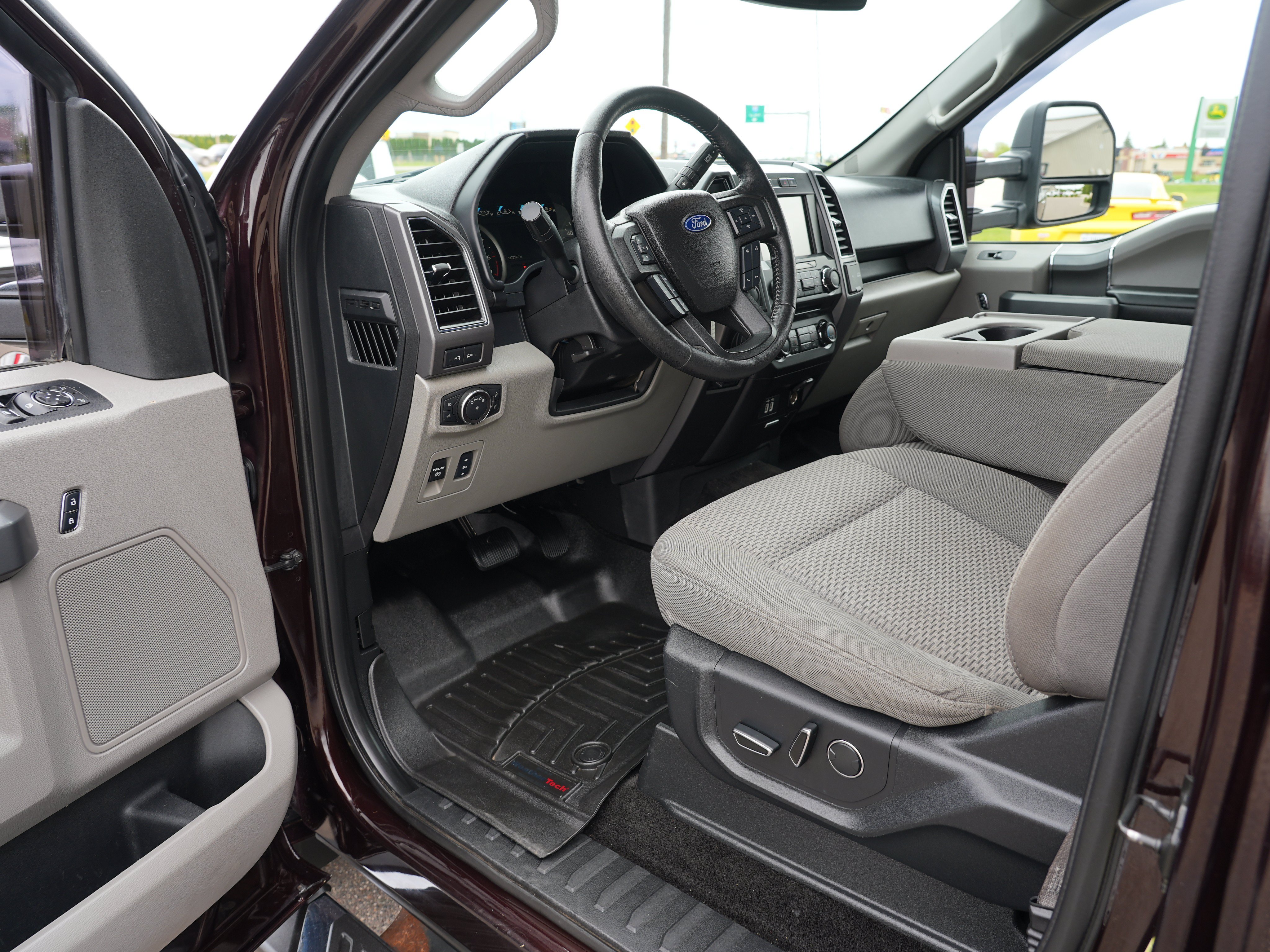 Used 2018 Ford F150 XLT w/ Equipment Group 302A Luxury AWD/4WD image 13