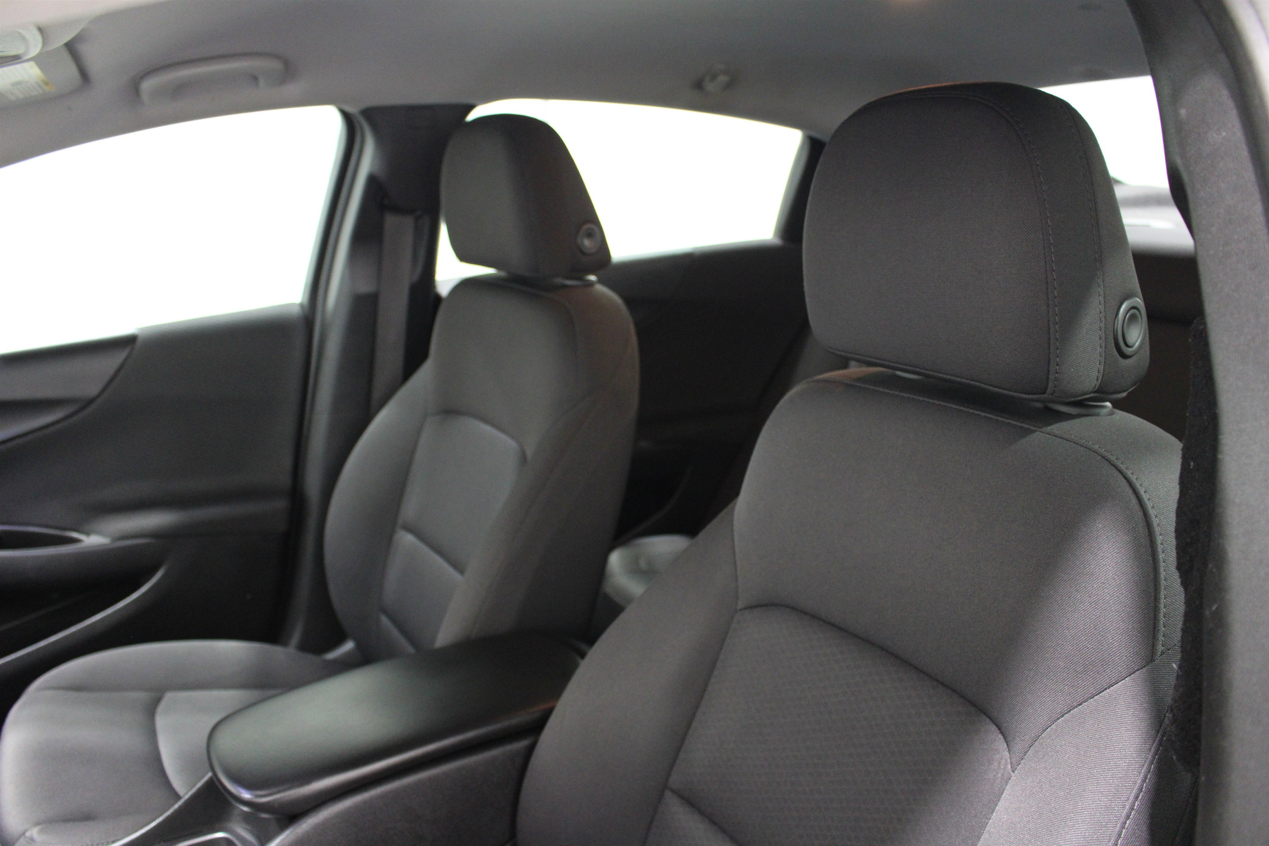 Used 2018 Chevrolet Malibu LS FWD image 4