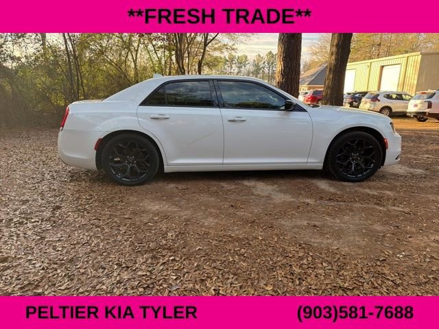 Used 2019 Chrysler 300 Touring w/ Sport Appearance Package image 13