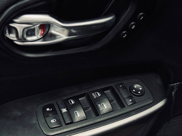 Used 2022 Jeep Cherokee Limited image 17