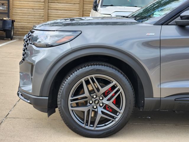 Used 2025 Ford Explorer ST-Line w/ ST-Line Street Pack AWD/4WD image 16
