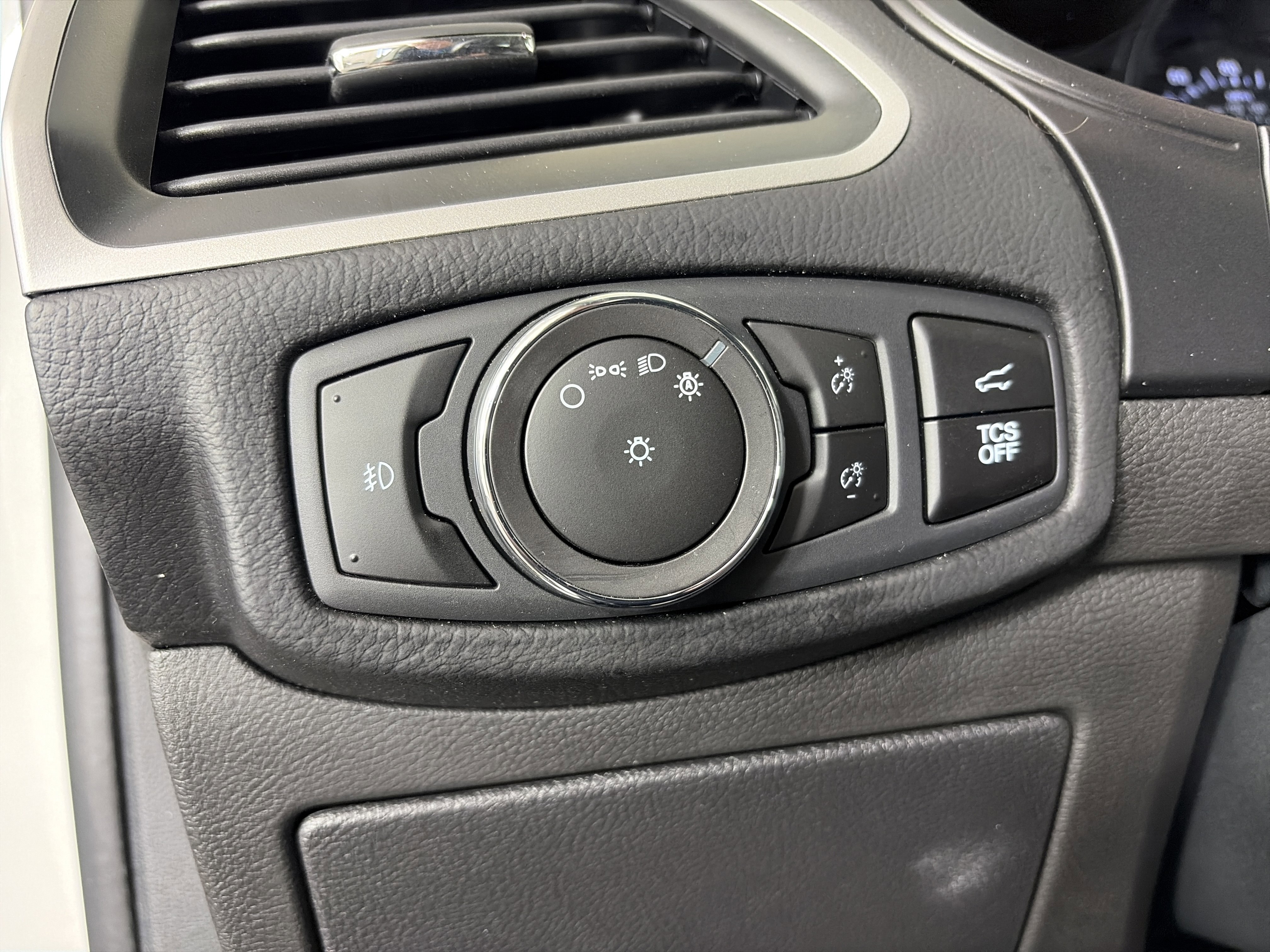 Used 2023 Ford Edge SEL image 4