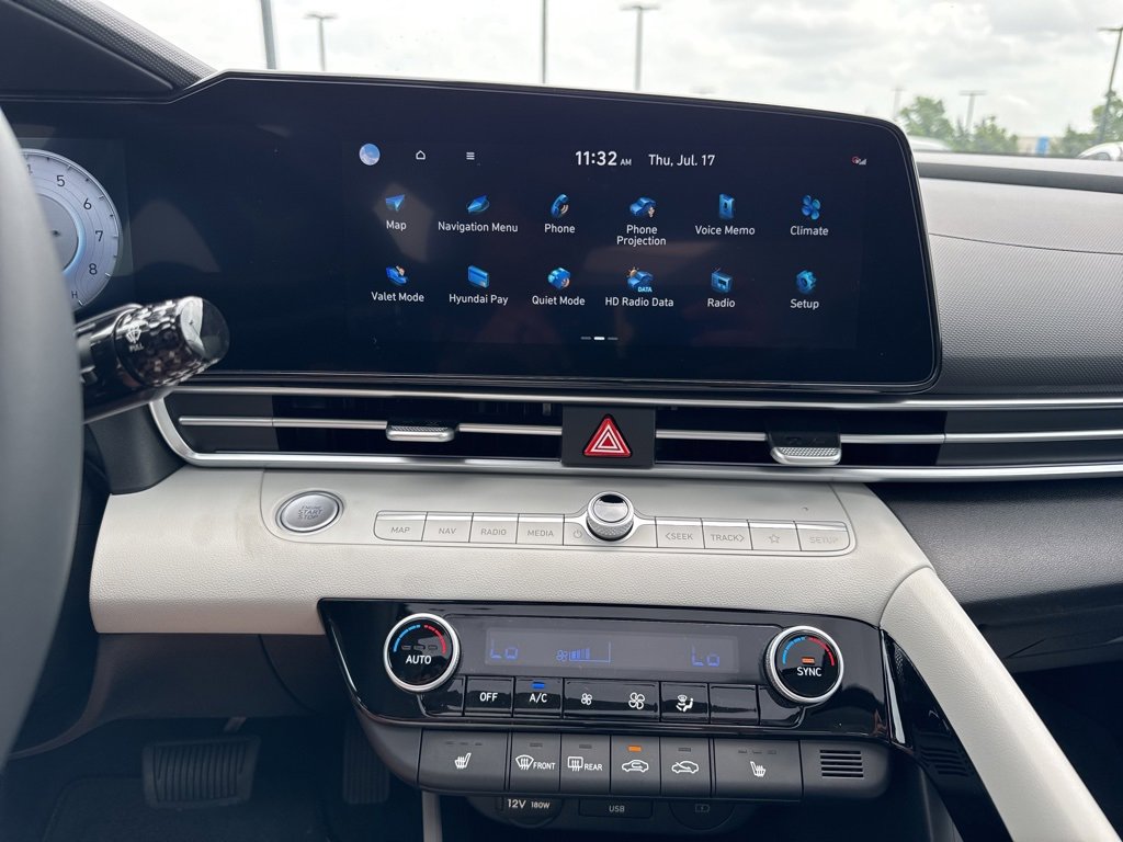 New 2025 Hyundai Elantra Limited image 23