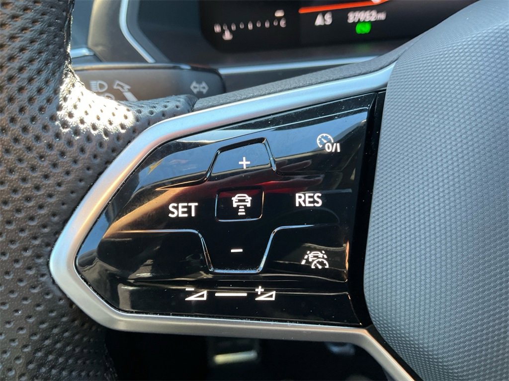 Used 2023 Volkswagen Tiguan SE R-Line image 29