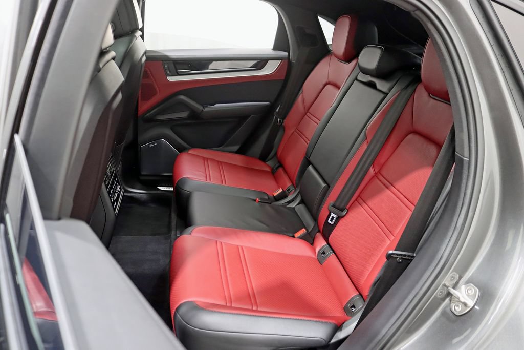 Used 2024 Porsche Cayenne S AWD/4WD image 27