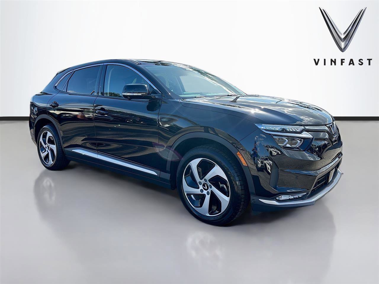 New 2025 VinFast VF 8 Eco