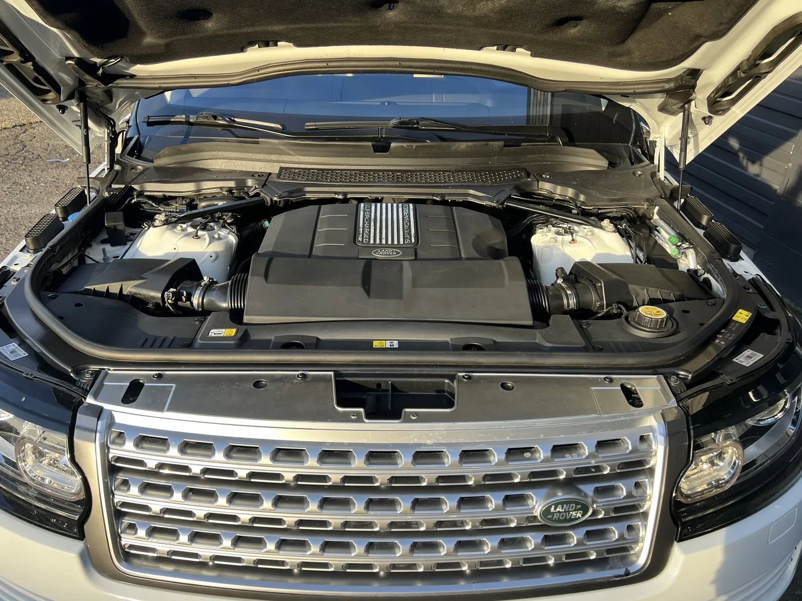 Used 2016 Land Rover Range Rover HSE image 10