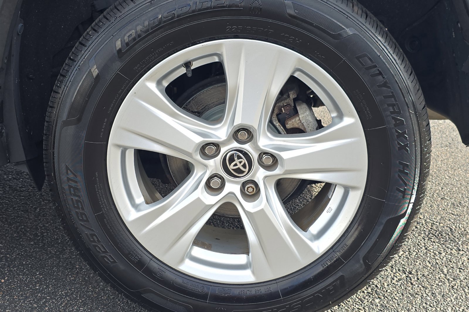 Used 2021 Toyota RAV4 XLE image 25