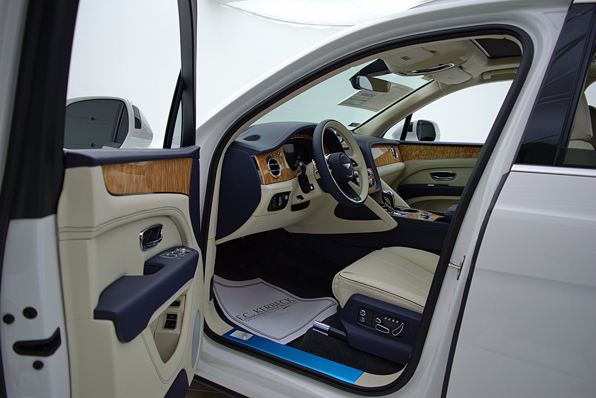 Certified 2023 Bentley Bentayga AWD/4WD image 41