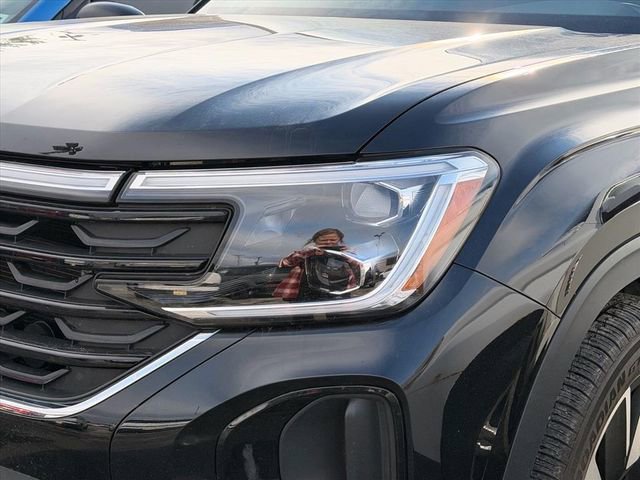 Used 2024 Volkswagen Atlas Cross Sport SE image 31