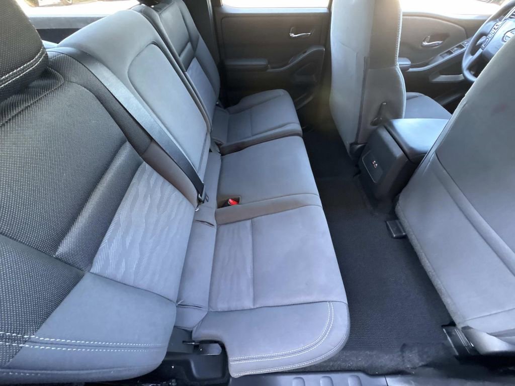 Used 2023 Nissan Frontier SV image 15