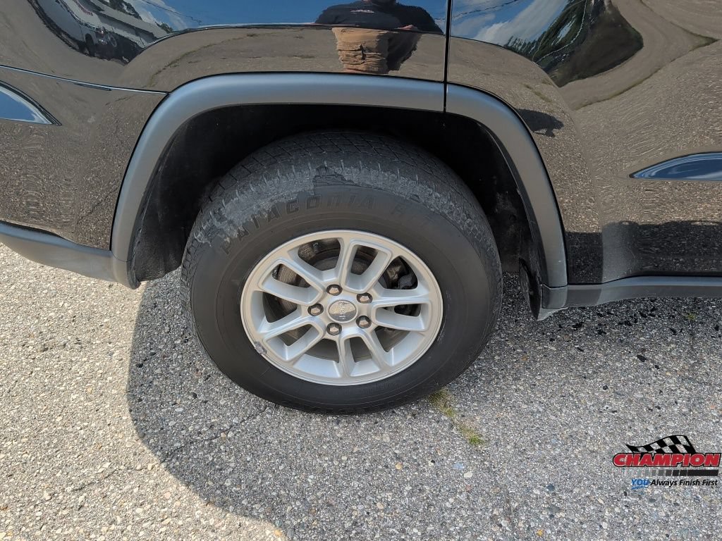 Used 2020 Jeep Grand Cherokee Laredo AWD/4WD image 14