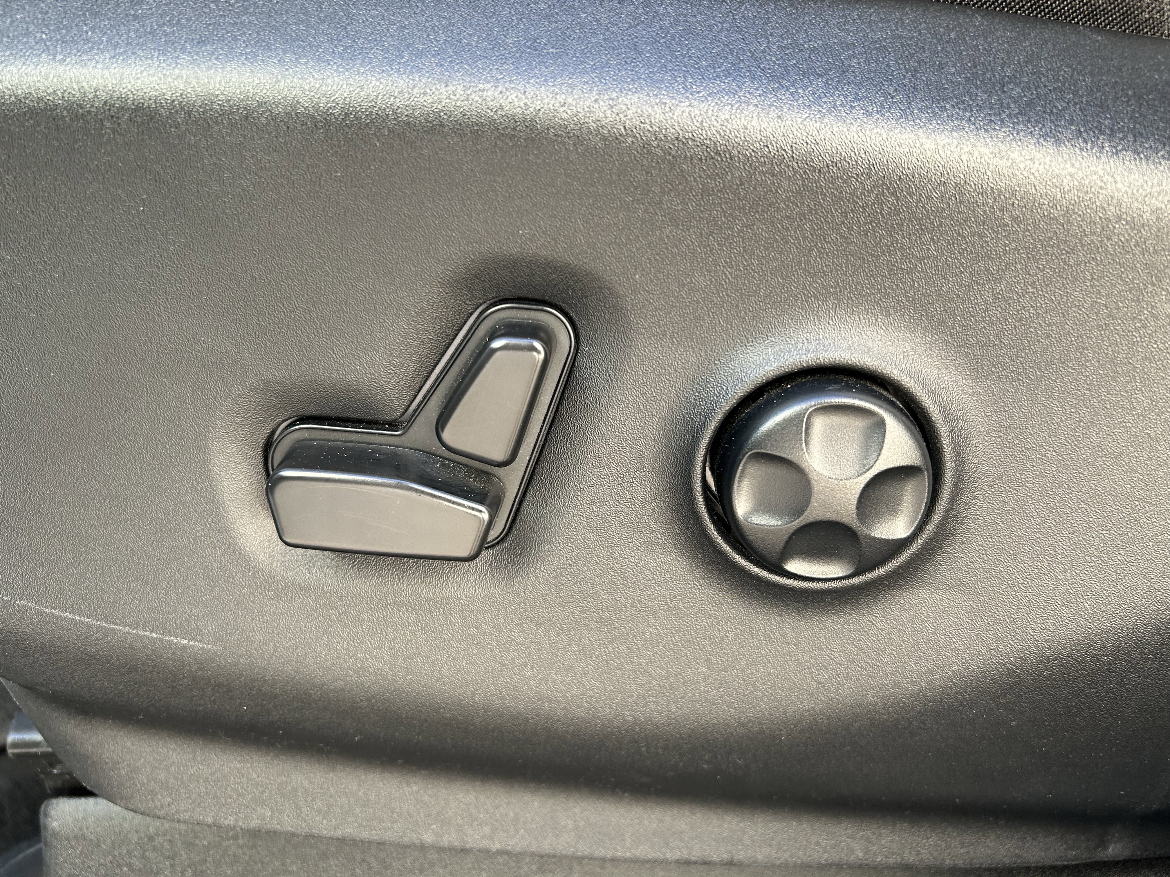 Used 2024 Chrysler Pacifica Limited image 14