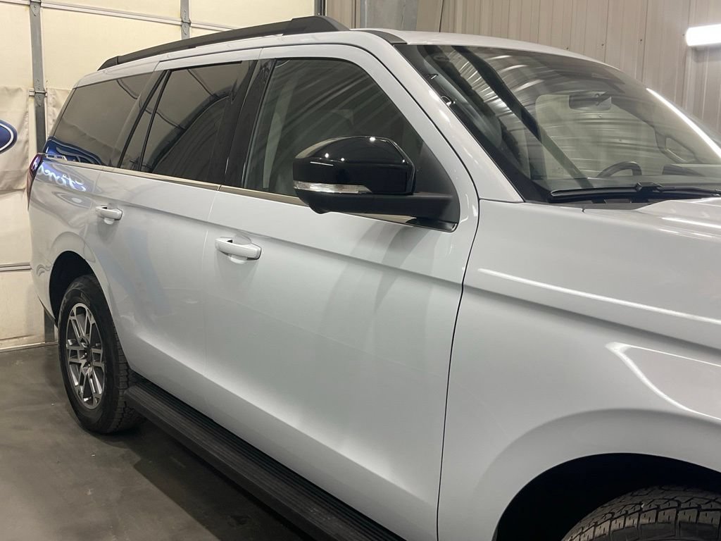 Used 2025 Ford Expedition Active AWD/4WD image 5