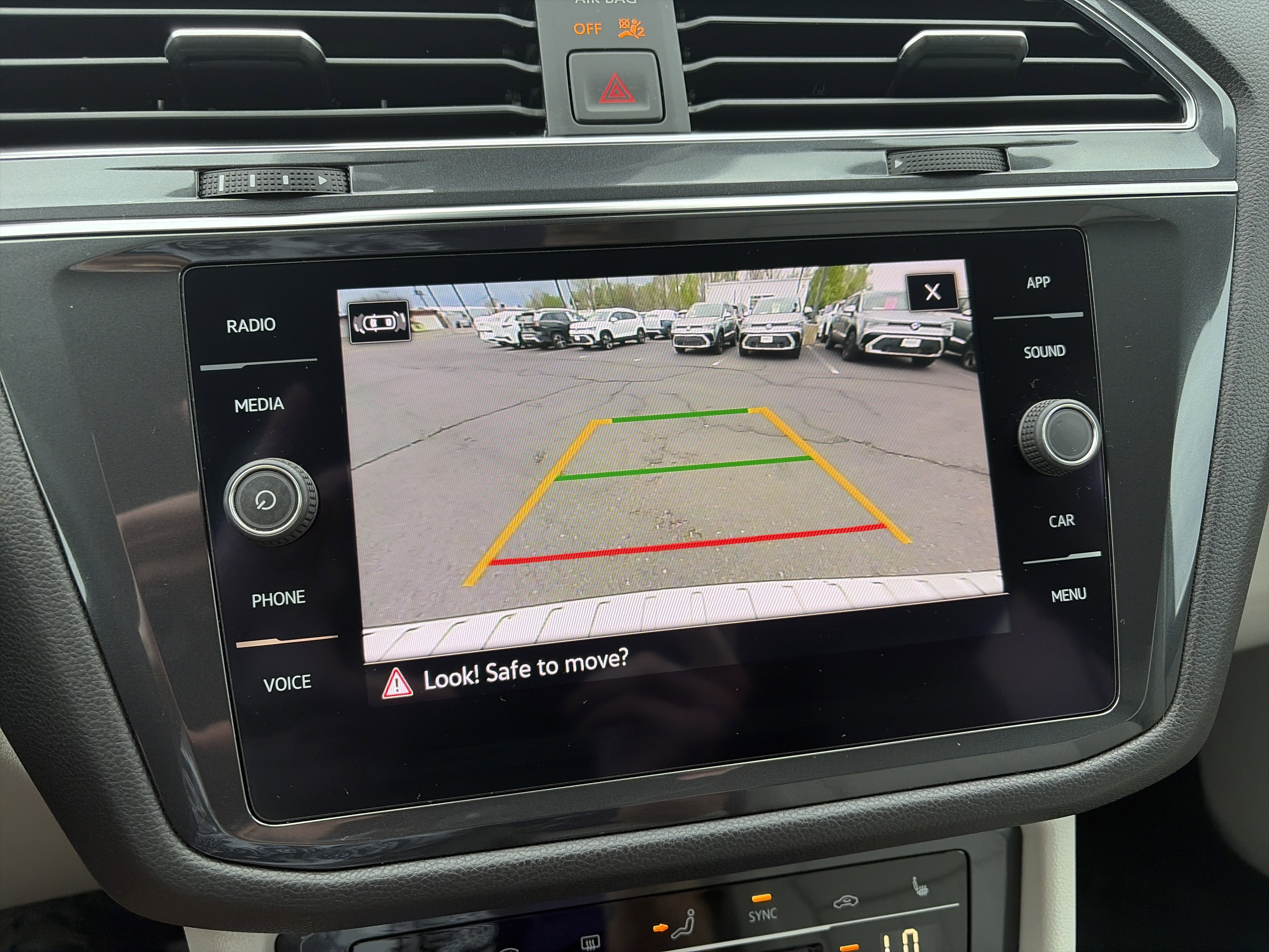 Used 2022 Volkswagen Tiguan SE image 19