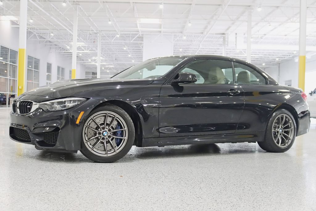 Used 2018 BMW M4 Convertible RWD image 2