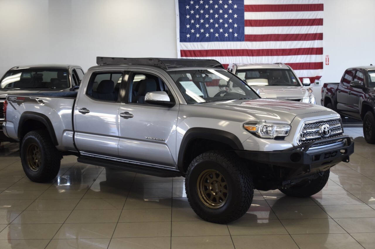 Used 2017 Toyota Tacoma TRD Off-Road image 1