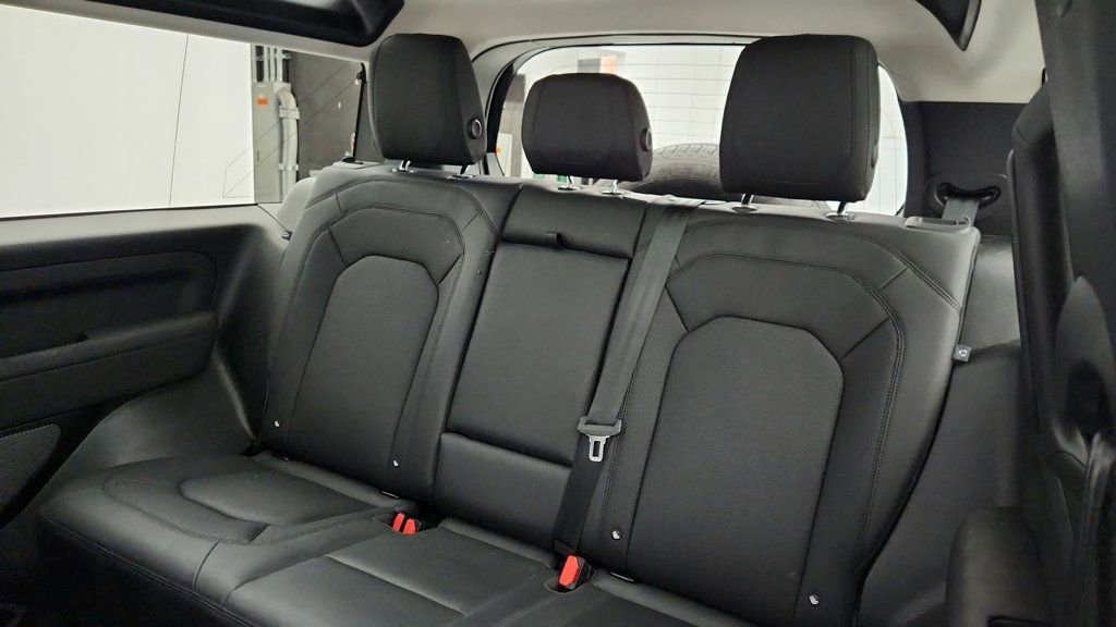 Used 2023 Land Rover Defender 90 SE image 21