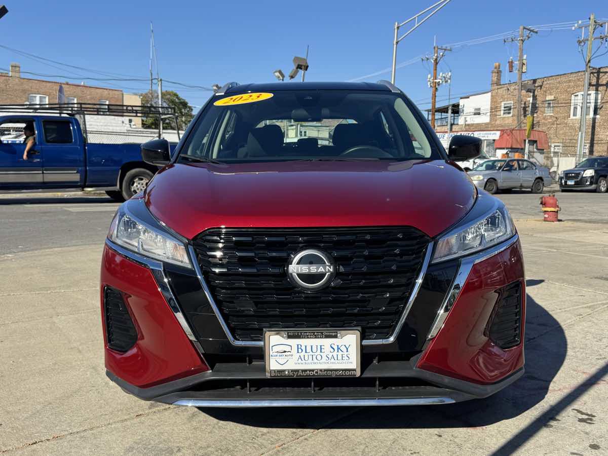 Used 2023 Nissan Kicks SV image 2