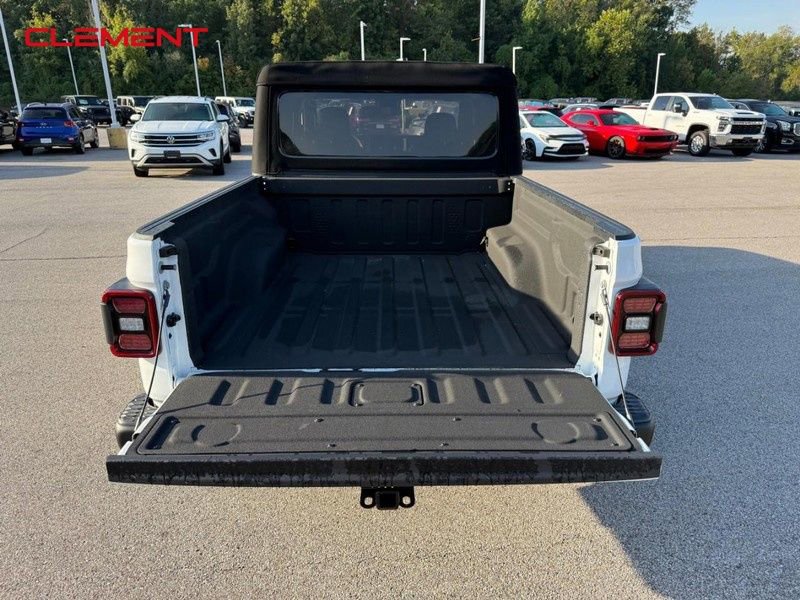 Used 2024 Jeep Gladiator Rubicon w/ Convenience Group image 5
