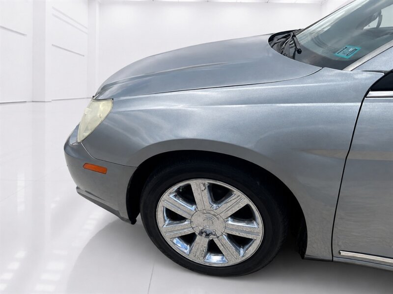 Used 2010 Chrysler Sebring Limited FWD image 19