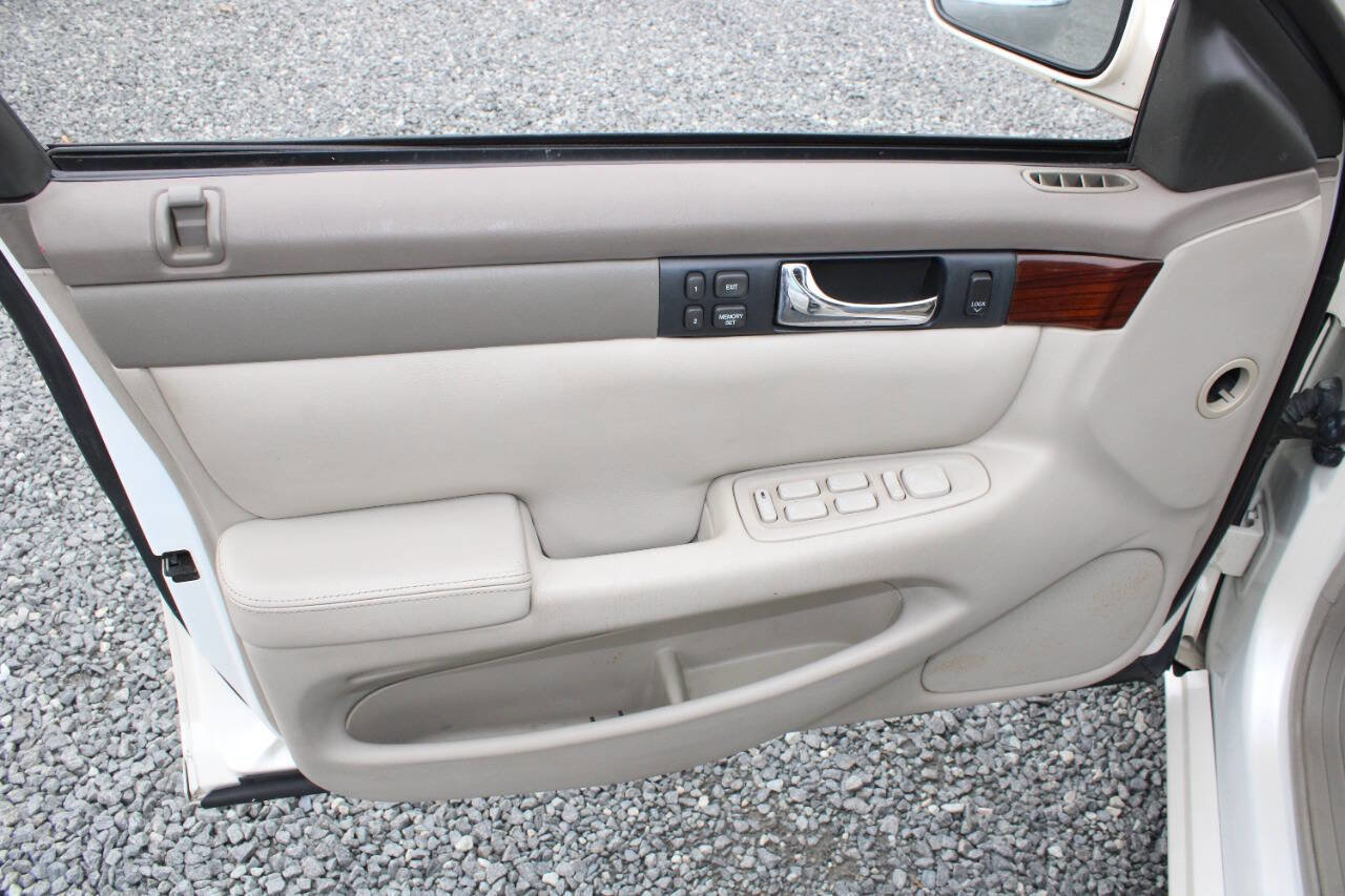 Used 2001 Cadillac Seville SLS w/ Premium Luxury Pkg FWD image 18
