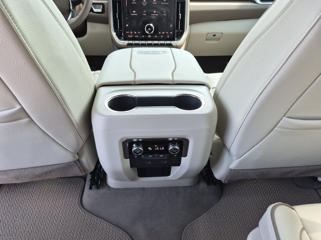 New 2026 GMC Yukon Denali w/ Denali Reserve Package AWD/4WD image 31