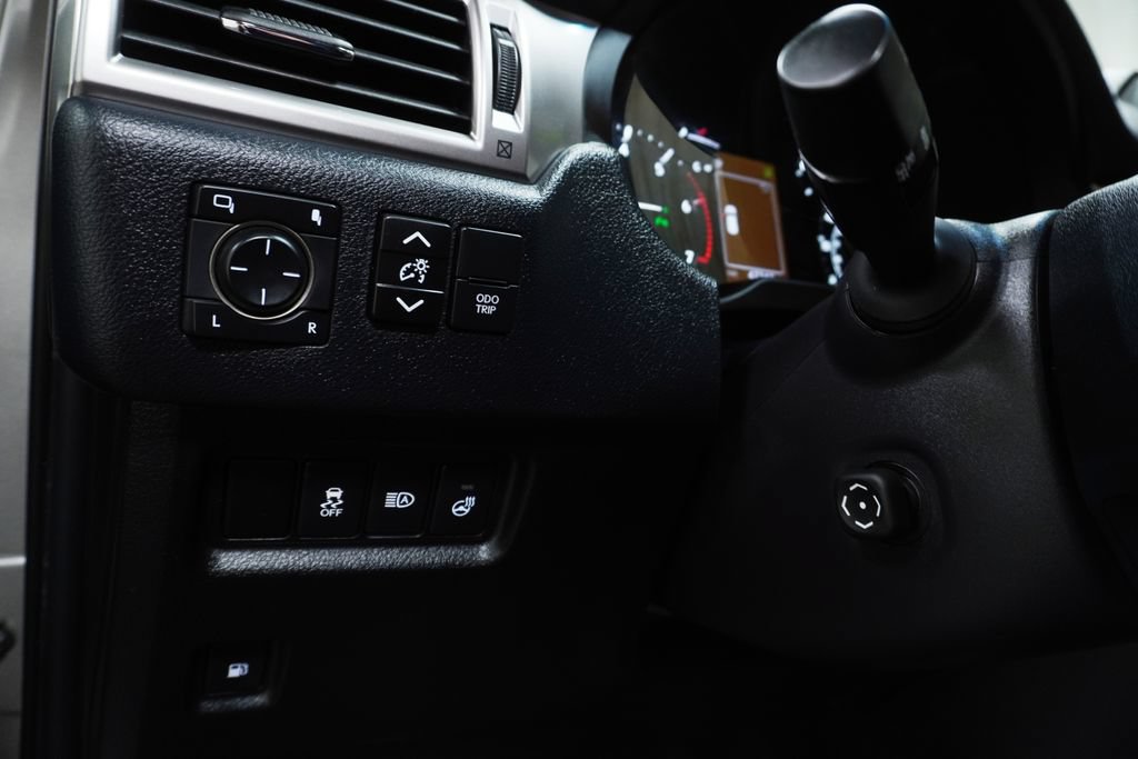 Used 2022 Lexus GX 460 Premium w/ Accessory Package AWD/4WD image 27