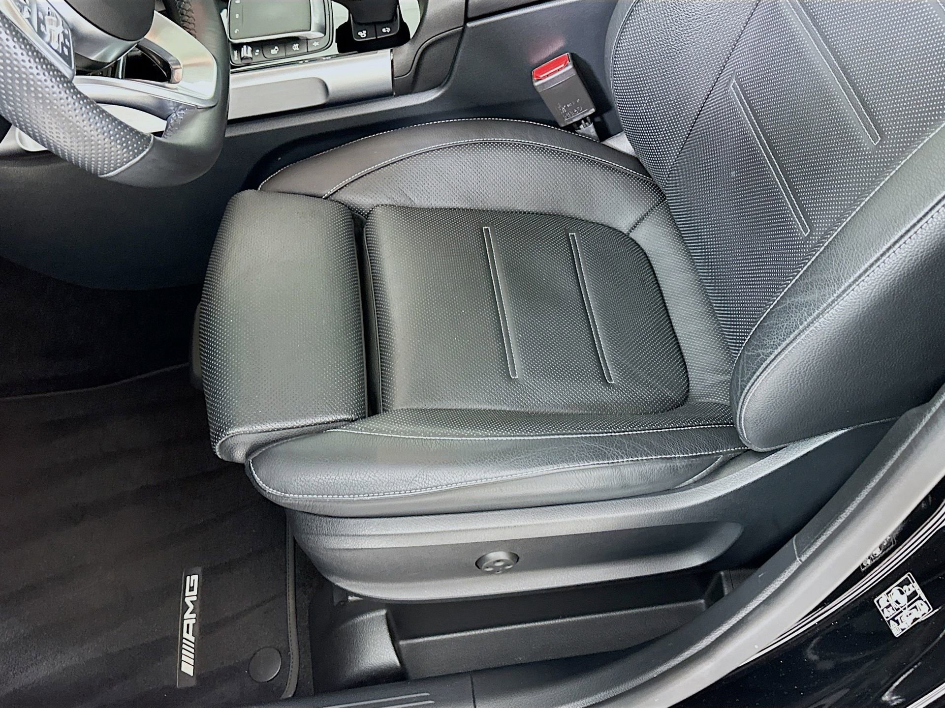 Used 2022 Mercedes-Benz GLB 35 AMG 4MATIC image 21