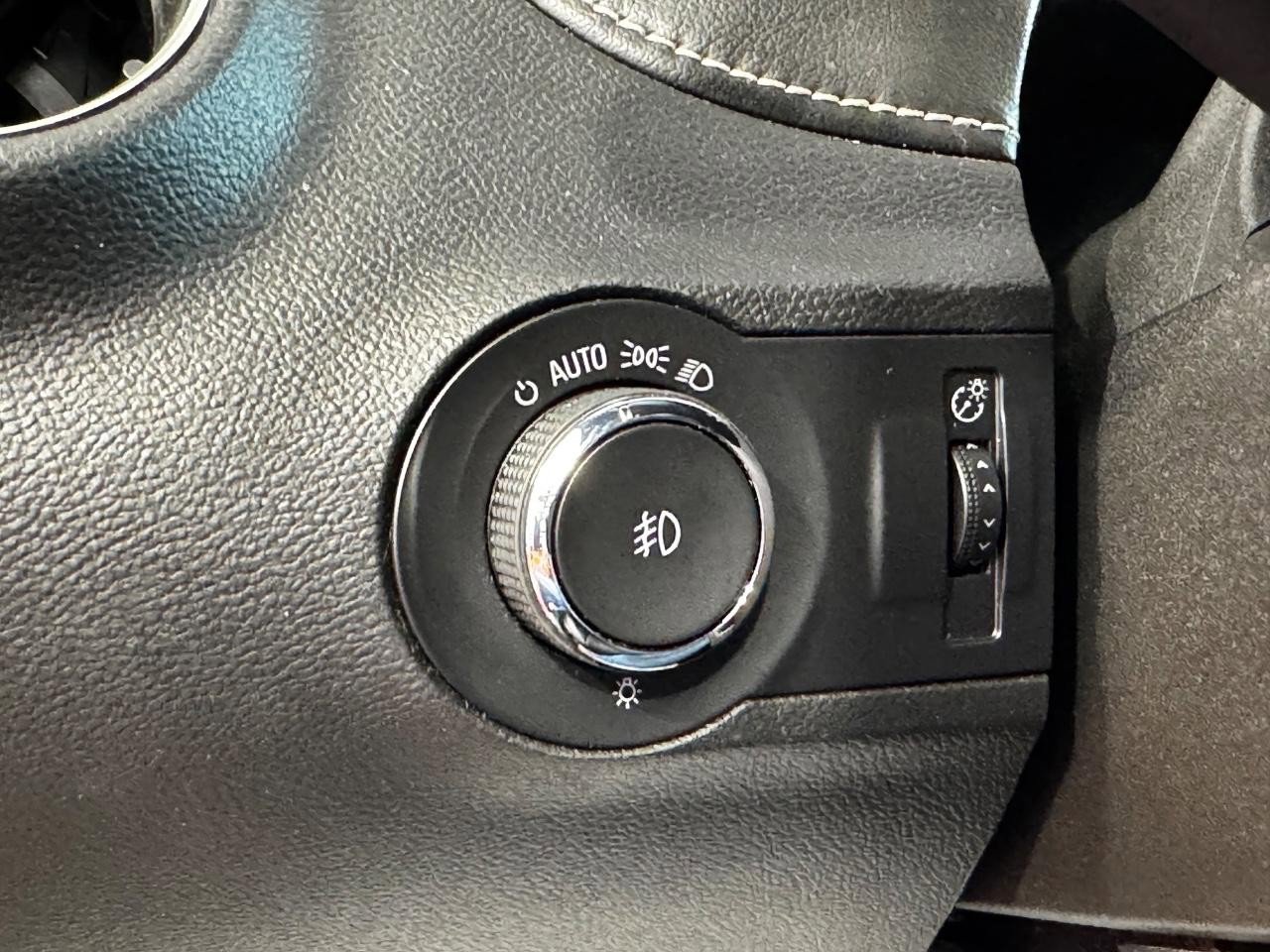 Used 2015 Chevrolet Camaro SS image 15