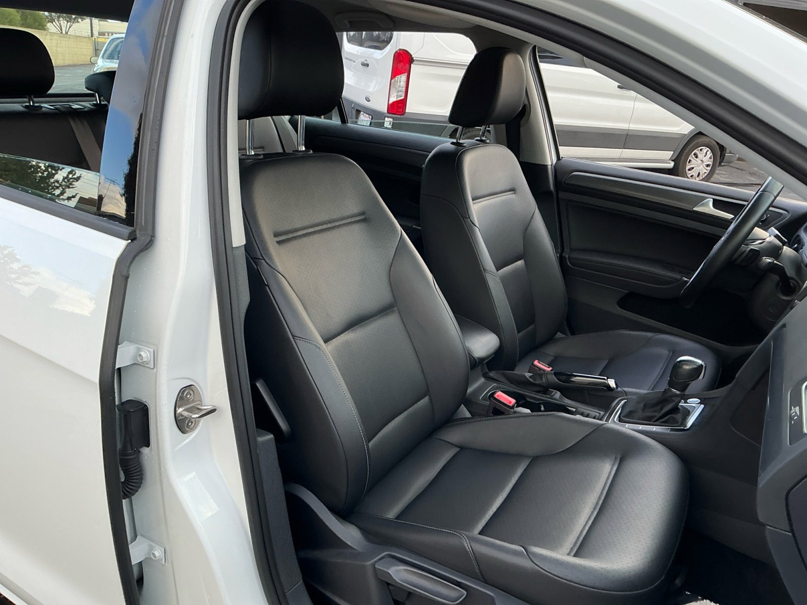 Used 2019 Volkswagen Golf SE w/ Driver Assistance Package image 21