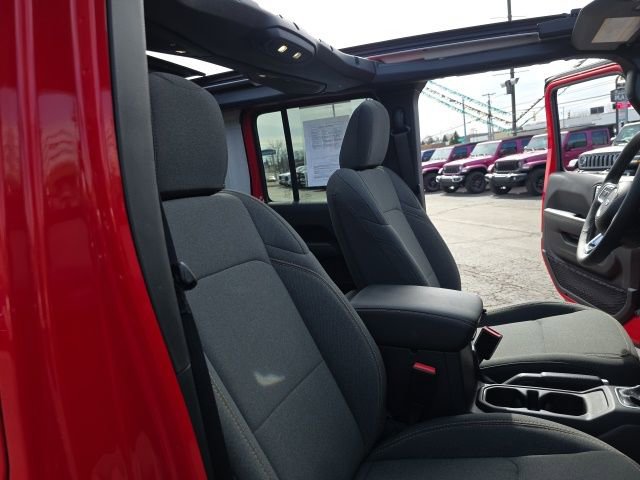 Used 2025 Jeep Wrangler Unlimited Sahara w/ Safety Group image 44