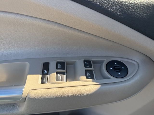 Used 2019 Ford Escape Titanium image 10