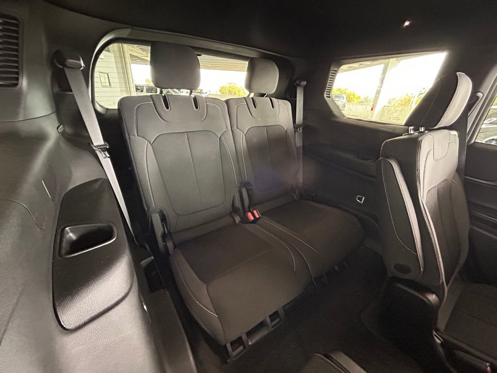 Used 2025 Jeep Grand Cherokee L Laredo image 38