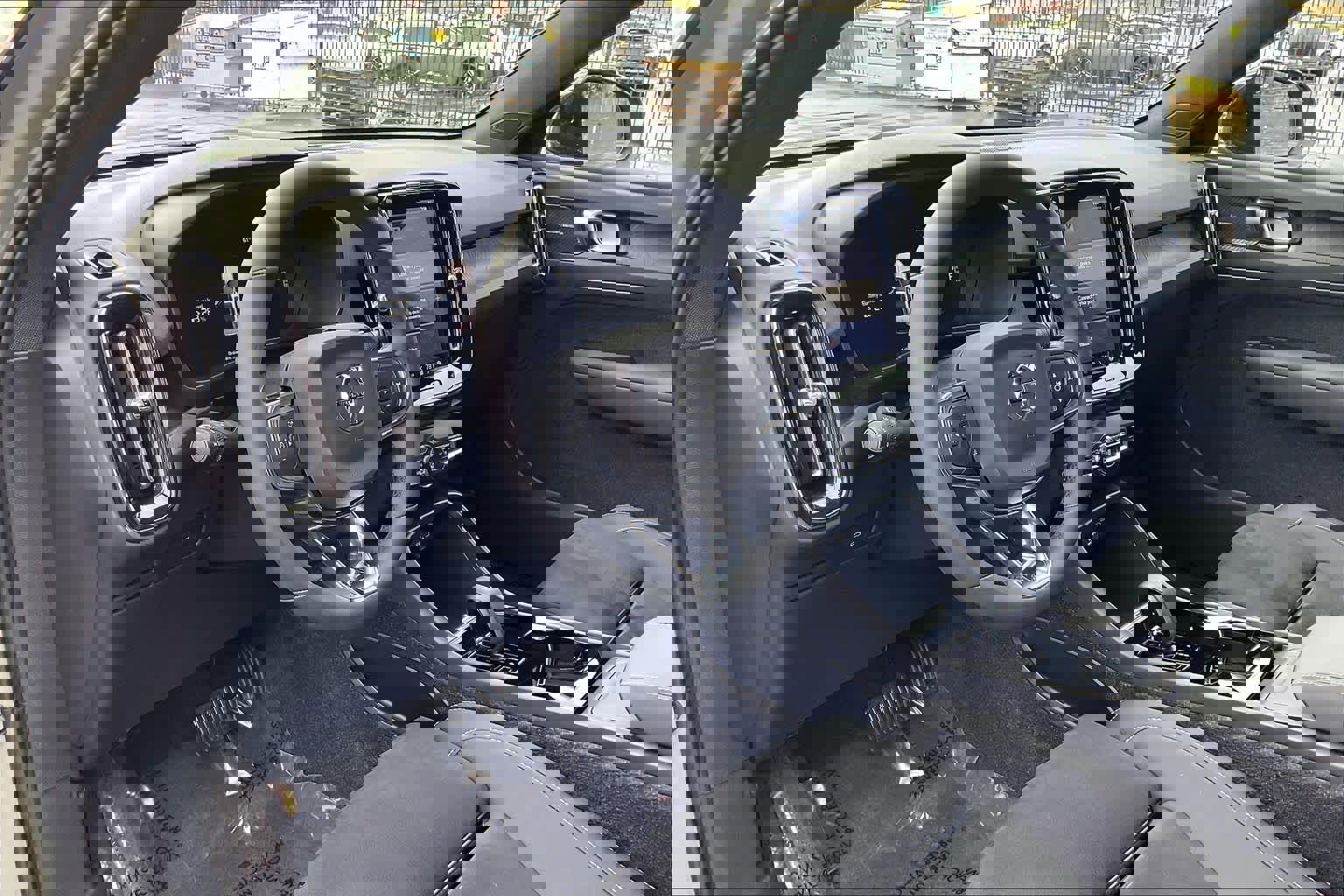 Used 2023 Volvo XC40 Recharge Ultimate image 17