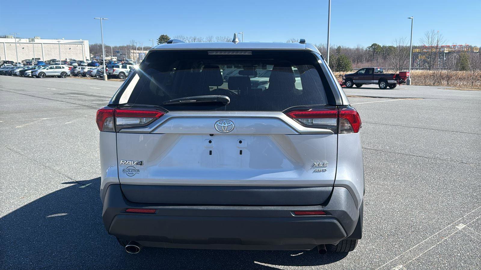 Used 2022 Toyota RAV4 XLE w/ Convenience Package image 8