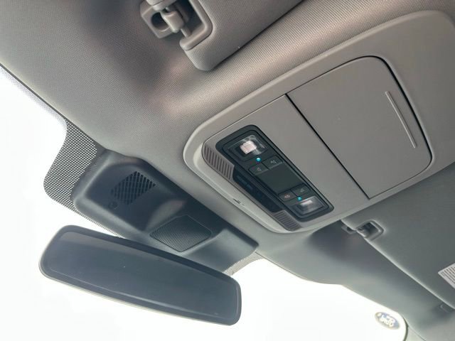 Used 2023 Ford F150 Lightning XLT AWD/4WD image 31