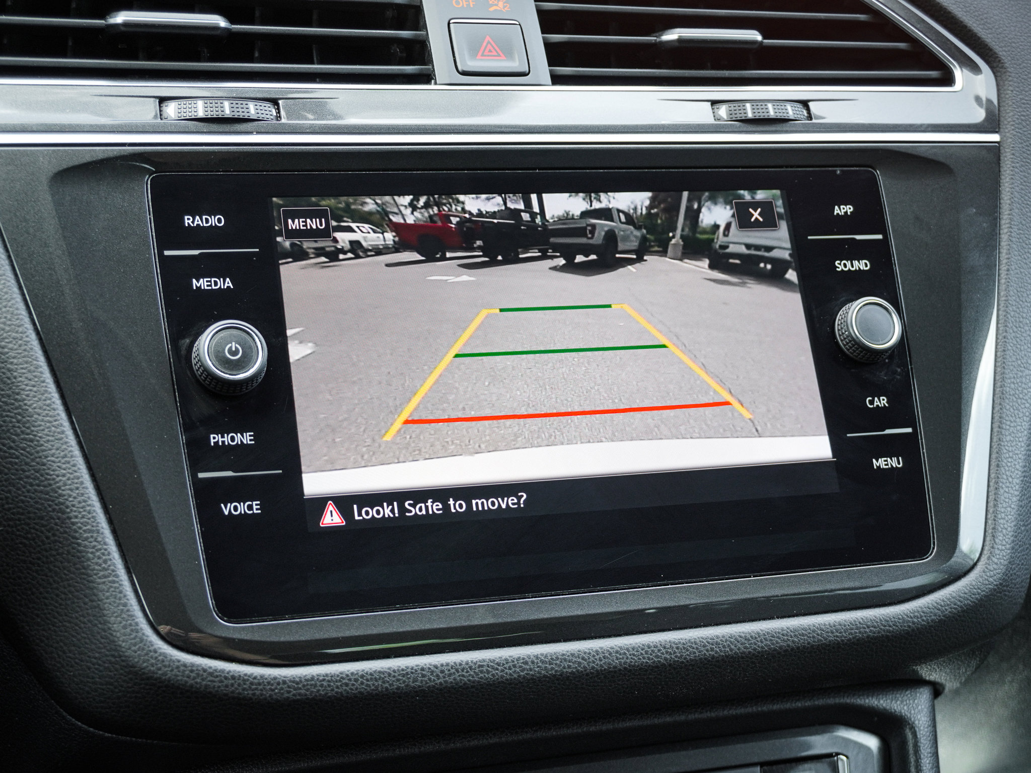 Used 2018 Volkswagen Tiguan SE image 24