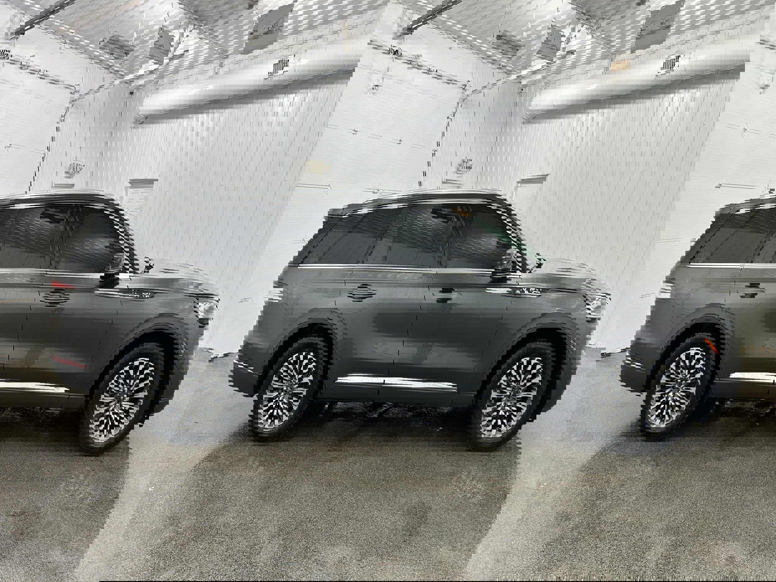 Used 2020 Lincoln Aviator Reserve w/ Class IV Trailer Tow Package image 36