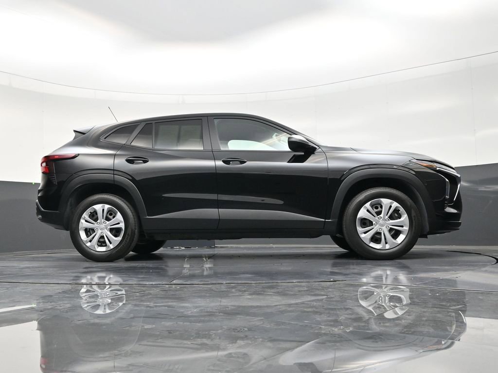 Used 2025 Chevrolet Trax LS FWD image 26