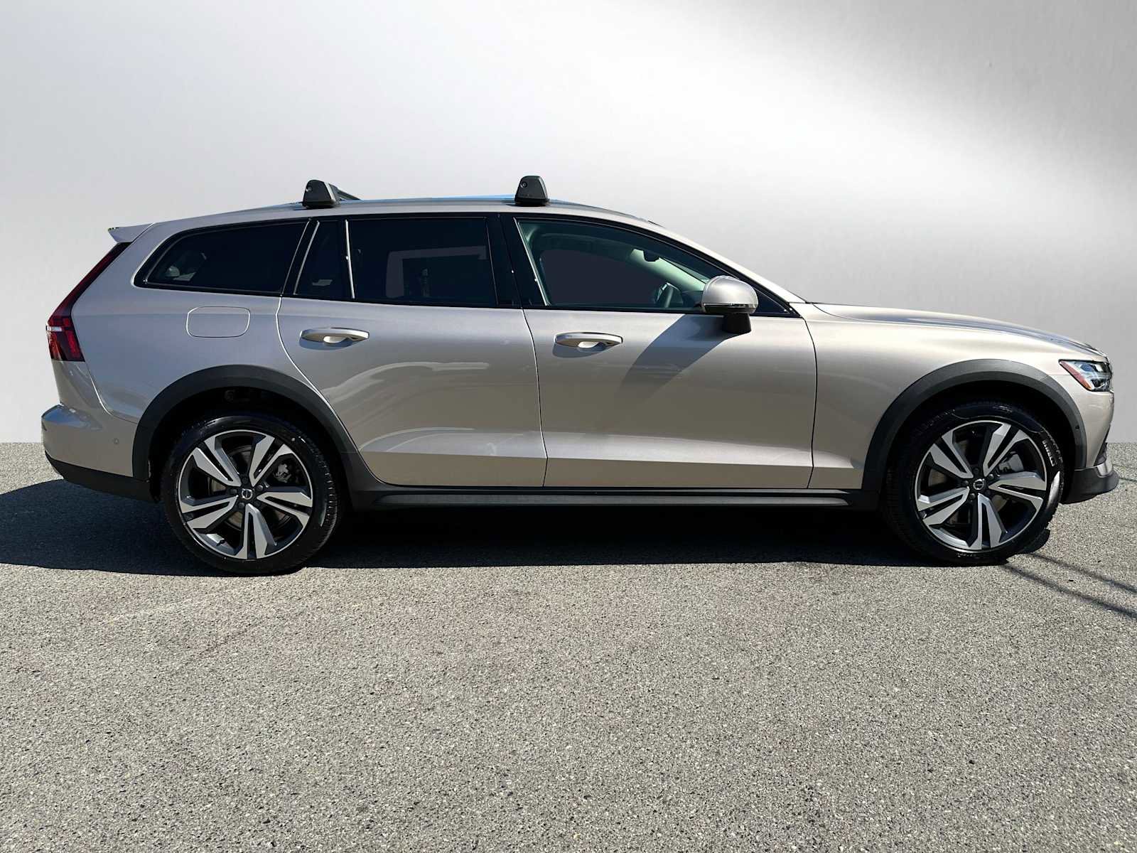 New 2026 Volvo V60 B5 Cross Country Plus w/ Climate Package image 2