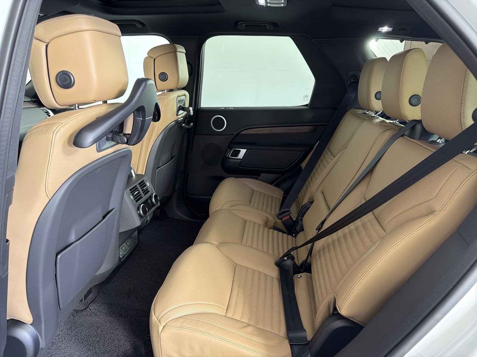 New 2026 Land Rover Discovery Dynamic SE image 27