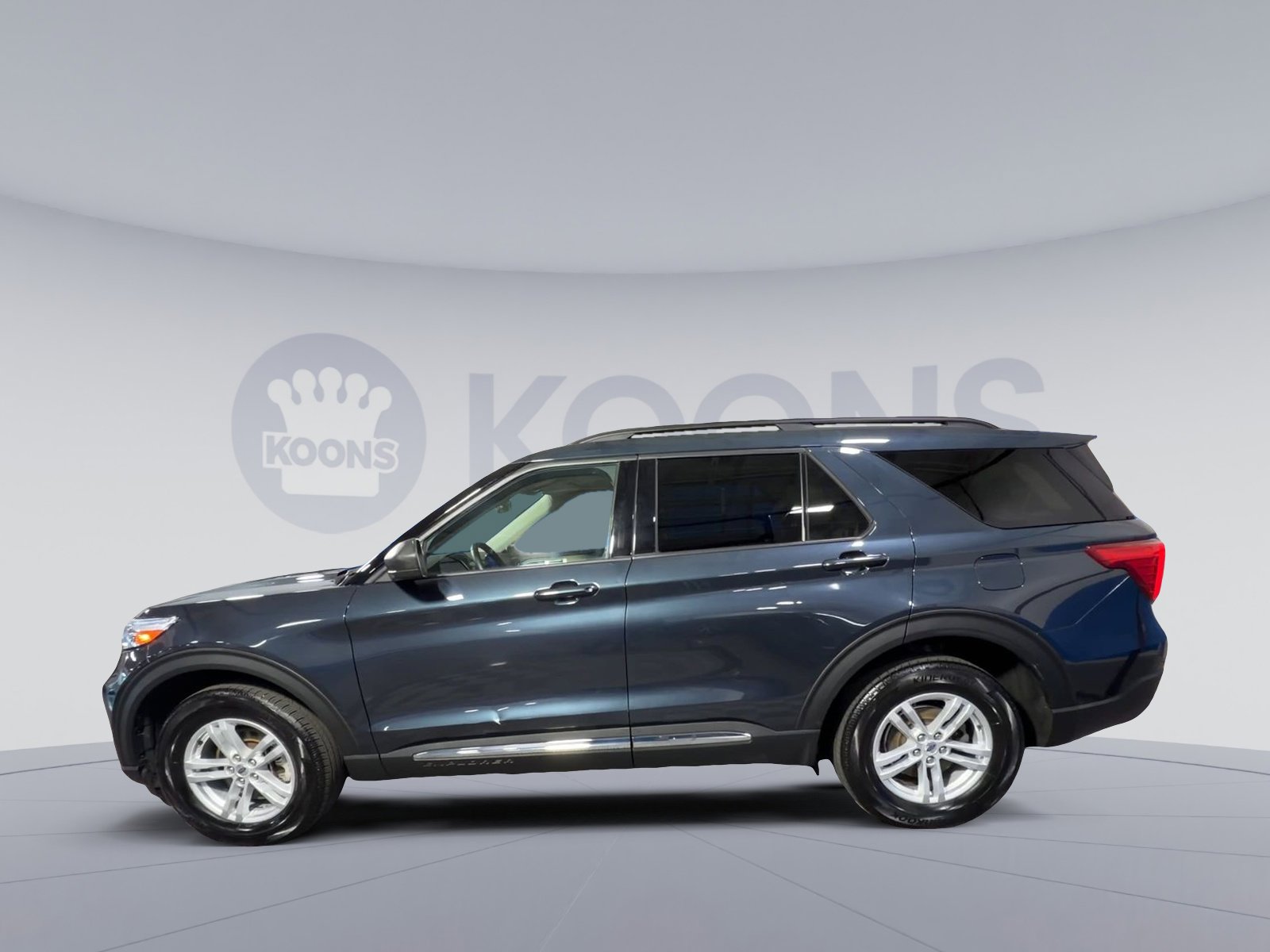 Used 2022 Ford Explorer XLT w/ Equipment Group 202A image 7