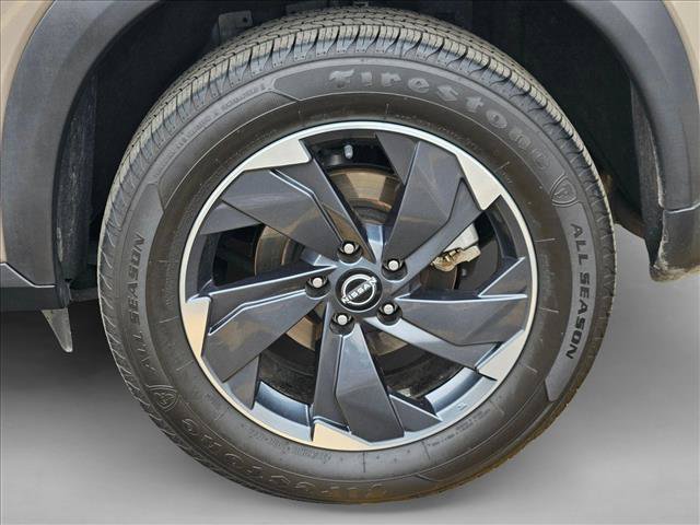 Used 2025 Nissan Rogue SV AWD/4WD image 29