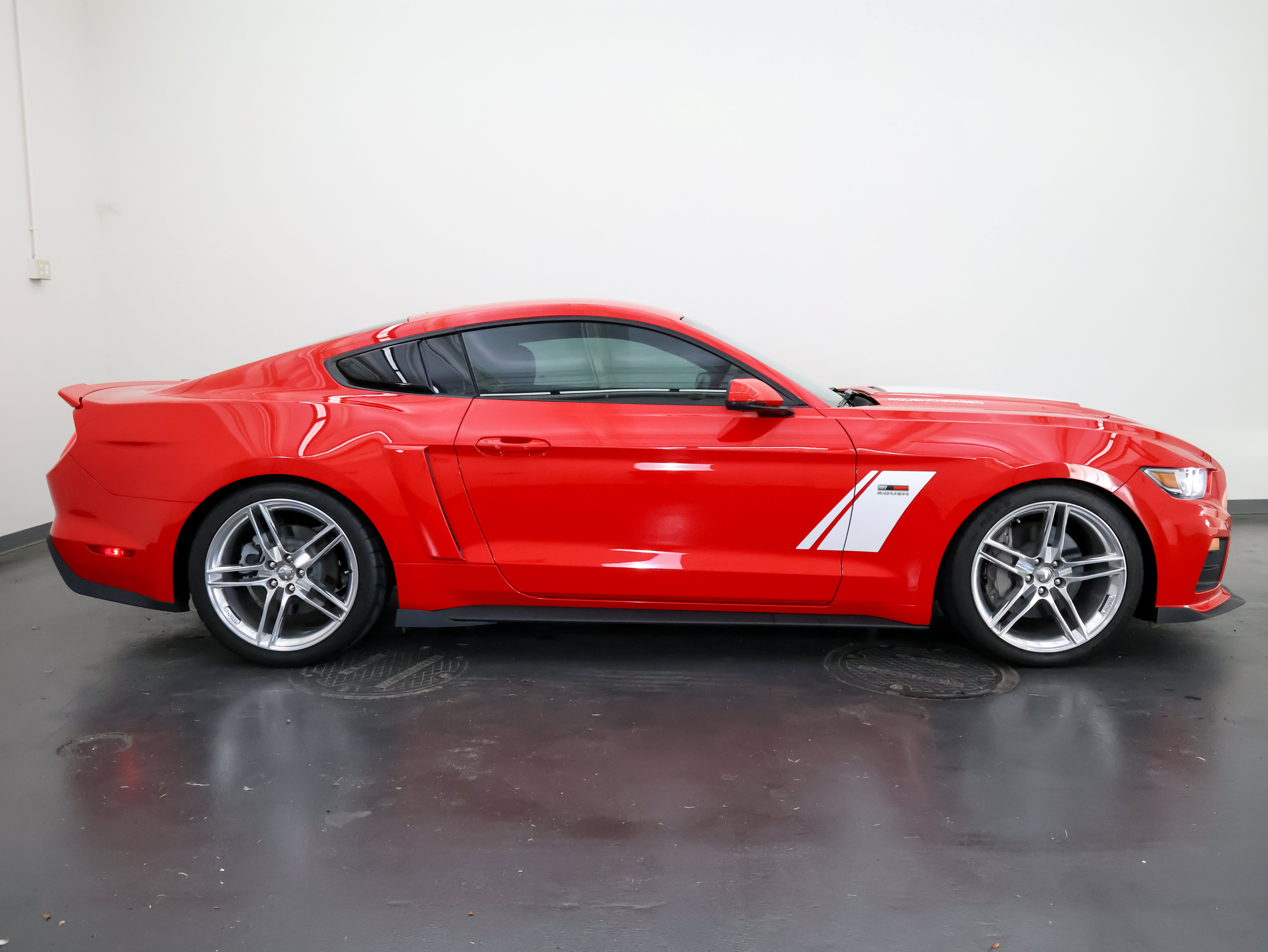 Used 2015 Ford Mustang GT Premium w/ Enhanced Security Package RWD image 2