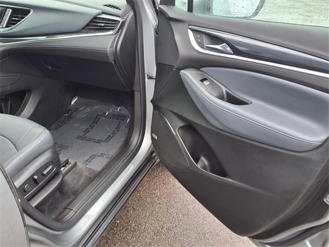 Used 2024 Buick Enclave Premium image 90