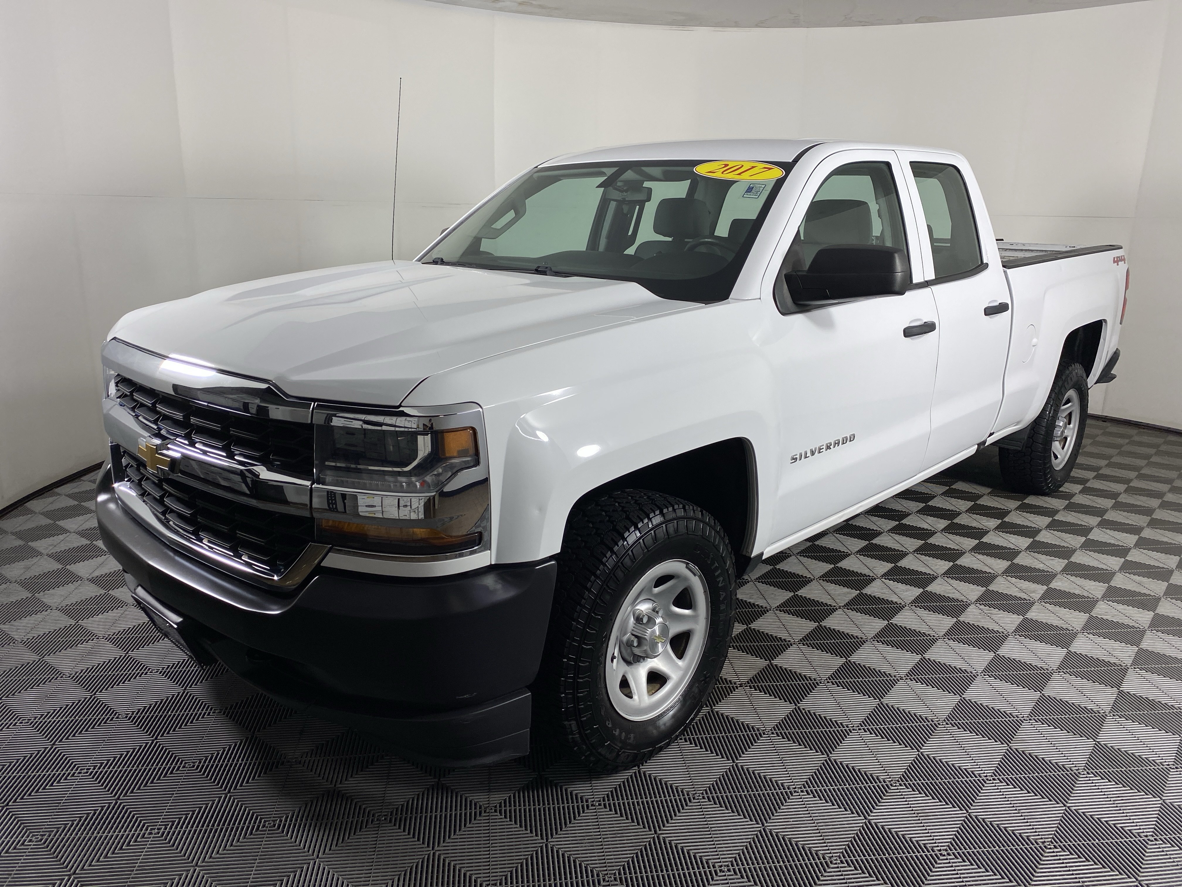 Used 2017 Chevrolet Silverado 1500 W/T w/ Trailering Package AWD/4WD image 8