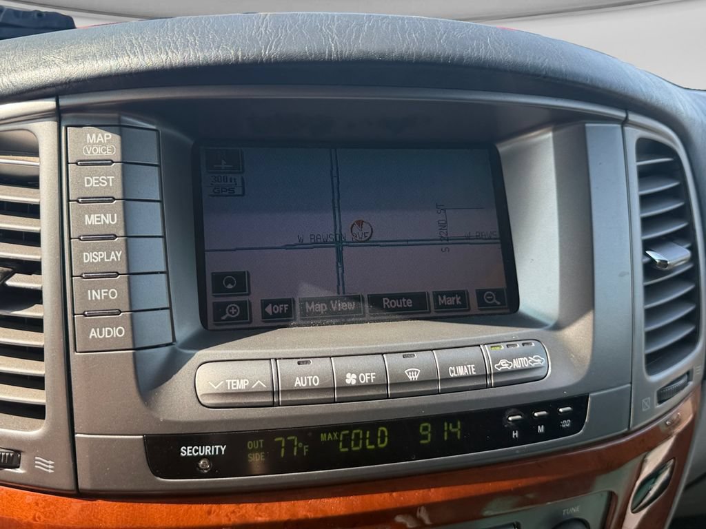 Used 2004 Lexus LX 470 4WD w/ Preferred Accessory Pkg image 26